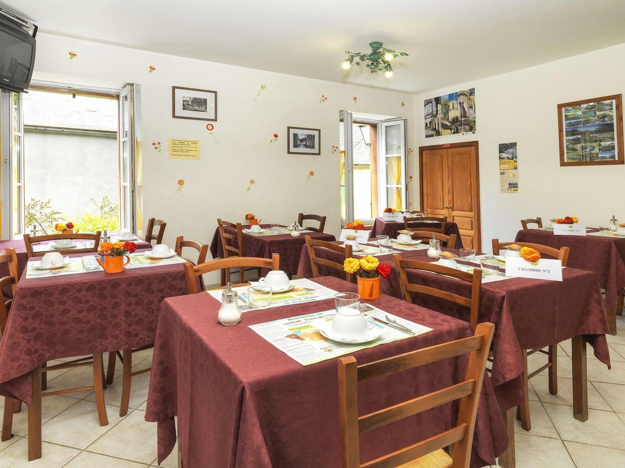 סן-דני Auberge De L'Isard מראה חיצוני תמונה