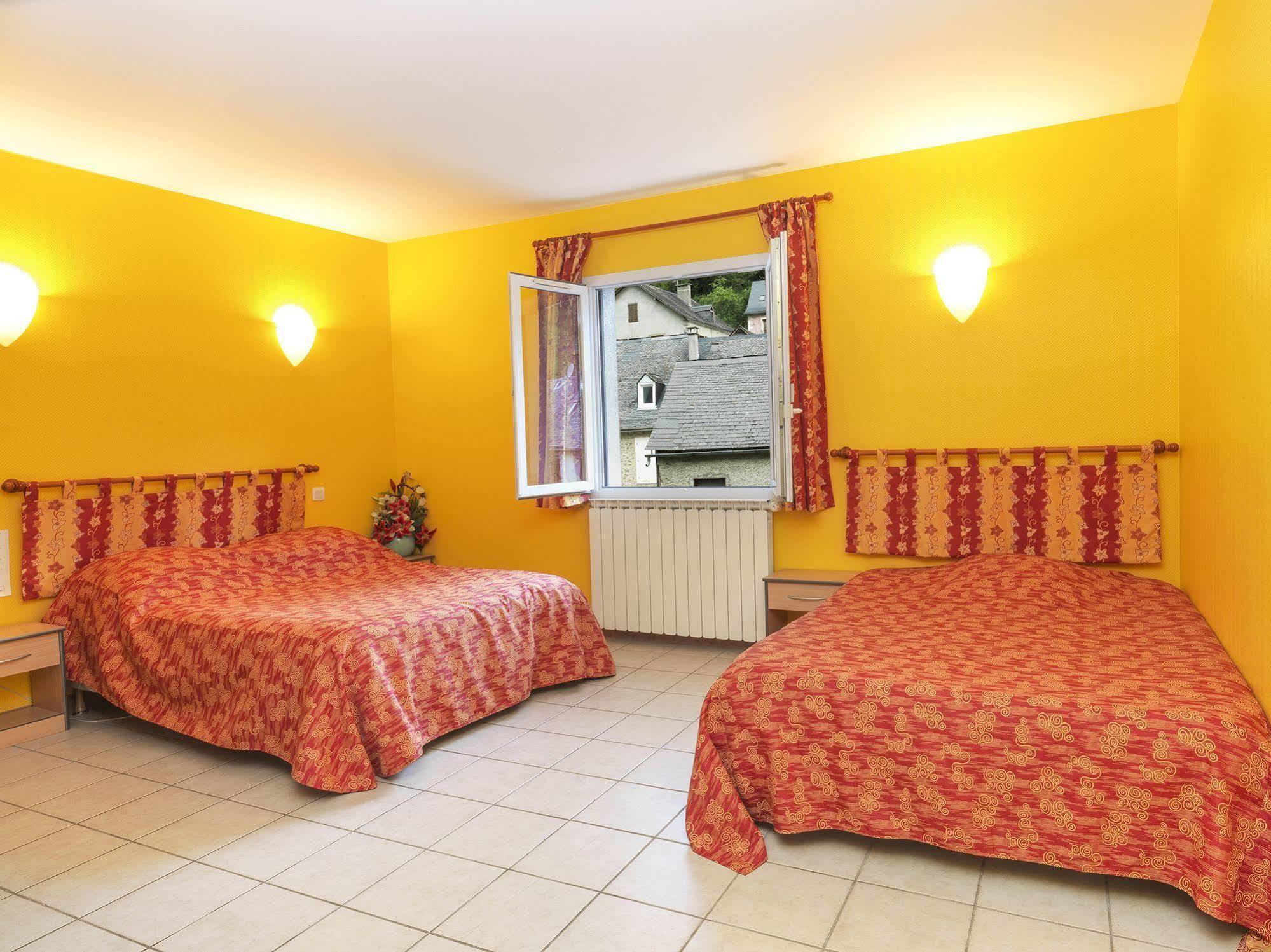 סן-דני Auberge De L'Isard מראה חיצוני תמונה